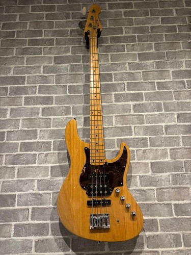 Guitare basse passive - /,