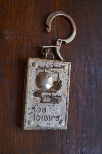 Porte clef ancien alu foire - porte,