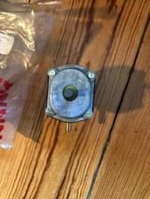 BOITIER OUVREUR VACCUM  AVEC MENBRANE NEUF  WEBER 31800.072 POUR CARBU  WEBER