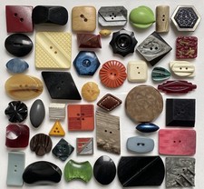 Lot de 46 boutons formes inhabituelles - Plastique vintage toutes époques