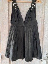 Robe Noire Plissée