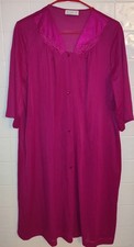 USA Vintage VASSARETTE Women's Button Robe SILKY Fuschia NYLON 3/4 Sleeve XL 