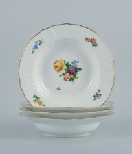 Royal Copenhagen Light Saxon Flower. Quatre assiettes profondes en porcelaine...
