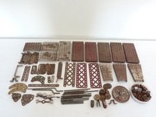 Meccano Lot de pièces en partie avant guerre - chromées rouges vertes en l'état