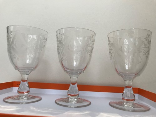 Rare ensemble trois - ensemble, verres