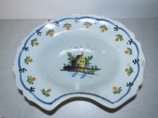 Centre , plat à barbe à