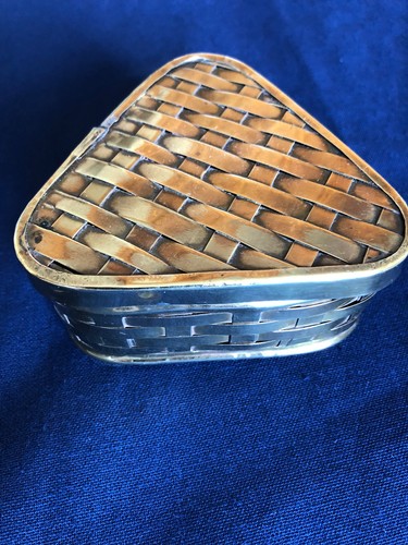 Boite ancienne triangulaire - ,