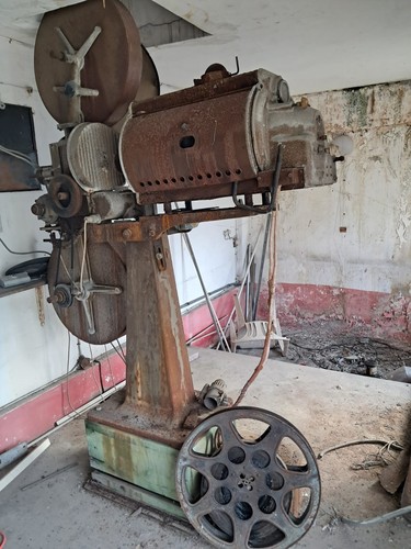 Projecteur cinéma ancien - 🎥,