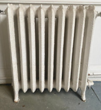 Radiateurs Ancien Fleuri  En Fonte de fer neuf lames . XX siècle .