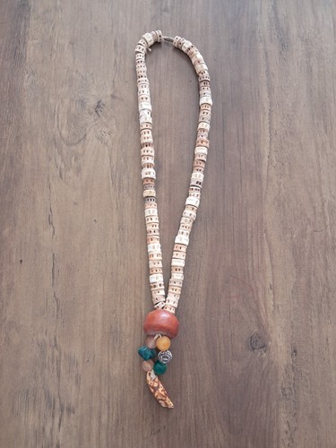 Ancien collier traditionnels