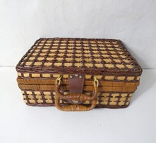 valise en rotin vintage