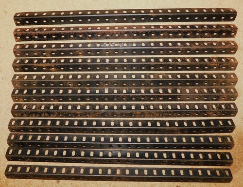 Cornieres noires trous - 11,