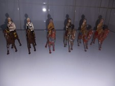 LOT DE 6 SOLDATS DE PLOMB