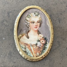 Joli Petite Broche Cadre Ovale