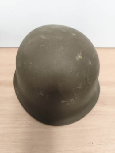 Casque militaire ancien vert