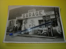 PHOTO D EPOQUE GARAGE RENAULT POMPE ESSENCE SATAM  TERROT PLAQUES SHELL DUNLOP