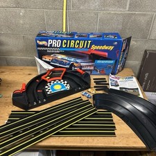 Hot Wheels #2114 Pro Circuit Speedway 1992 With 2 Vehicles Hot Wheels & Duracell