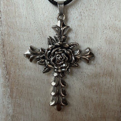 Collier croix rose relief - rose, en