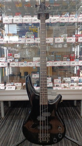 Guitare basse électrique