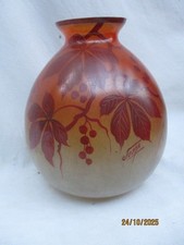 Vase signé JOMA Décor floral (châtaignes) peint