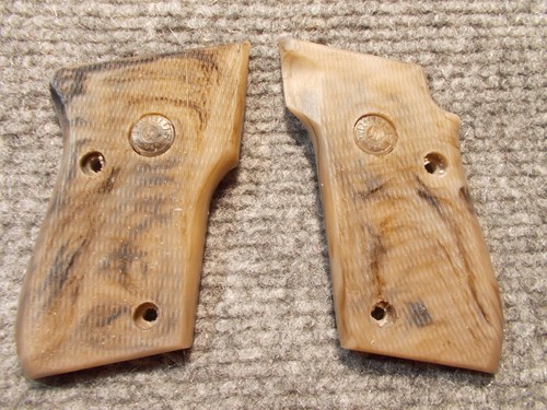 Custom checkered grips - checkered, taurus