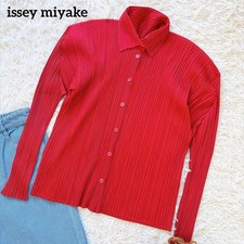 ISSEY MIYAKE PLEATS PLEASE