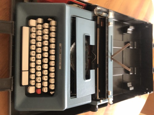 Machine ecrire olivetti - à,