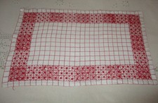 Napperon ancien  brodé ROUGE