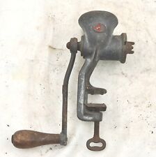 Ancienne pince hachoir à viande SPONG National 25 sur moulin