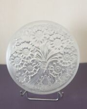 VERLYS, très jolie bonbonnière en verre moulé translucide et légèrement dépolie