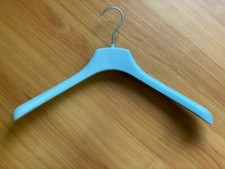 CINTRES PLASTIQUE GRIS 42CM POUR VESTE 50PCS