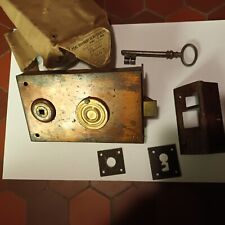 Serrure de porte a plaquer