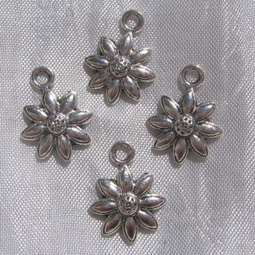 Lot breloques fleurs - de,