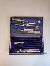 Ancienne boite a compas avec