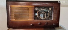 Ancien poste radio à tubes en