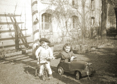 Petites filles jouant vélo - , &