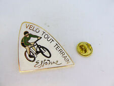 PIN'S Pin Badge ALL TERRAIN BIKE ESSONNE / MOUNTAIN BIKE / SPORT / TOP!
