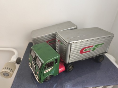Camion semi deux remorques - À,