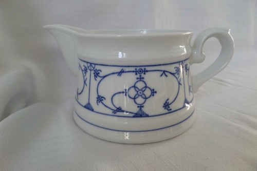 Pot lait porcelaine - a,