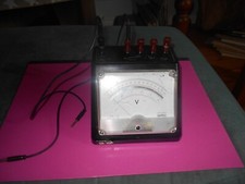 Ancien multimètre voltmètre