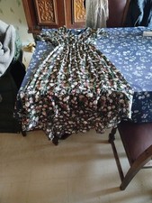 robe mi genoux fleuri sur fond