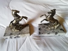 Paire serre-livres art déco chevaux cabrés en régule doré sur marbre
