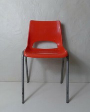 chaise enfant plastique rouge