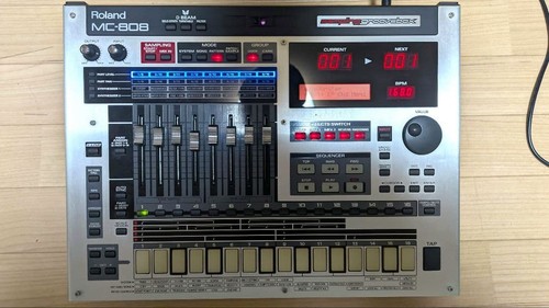 Roland 808 groovebox - mc-808,