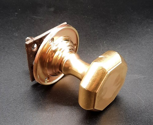 Ancien gros bouton porte - de,
