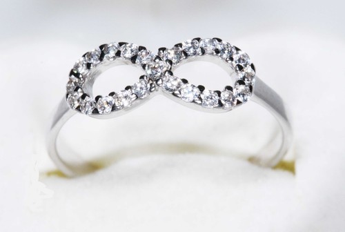 Bague en argent - ---,