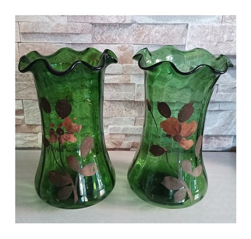 Une paire vases verre - une,