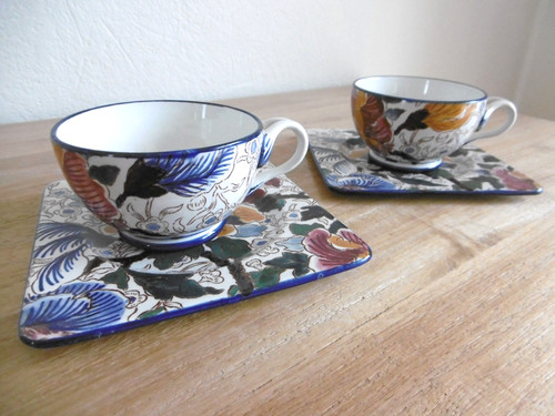 Deux tasses the et - tasses,