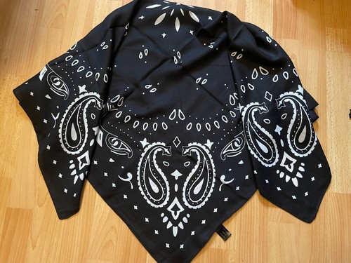 Neuf foulard carré - *neuf*, tendance