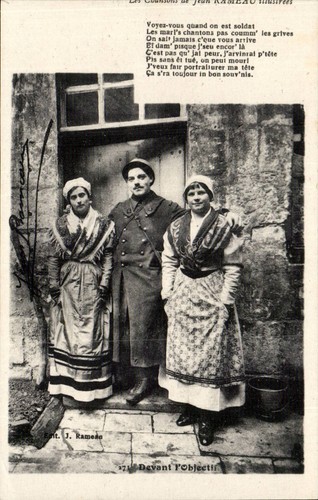 Deux femmes costume - deux,